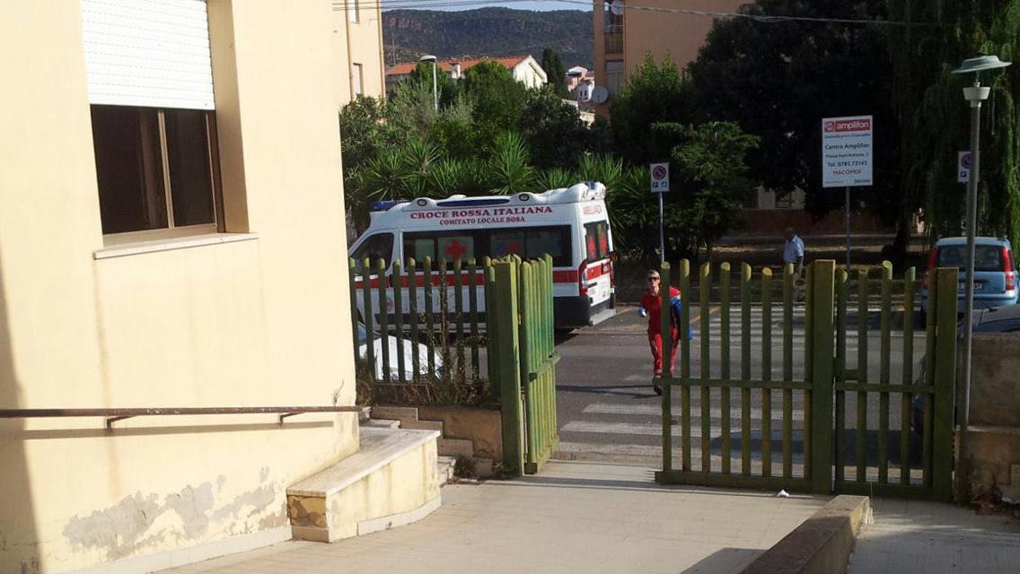 Troppo caldo nell’ambulatorio pensionato colto da malore 