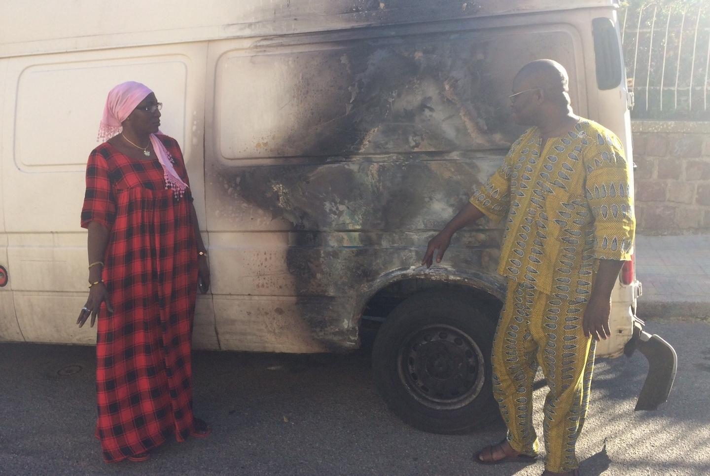 Furgone del senegalese incendiato da balordi 
