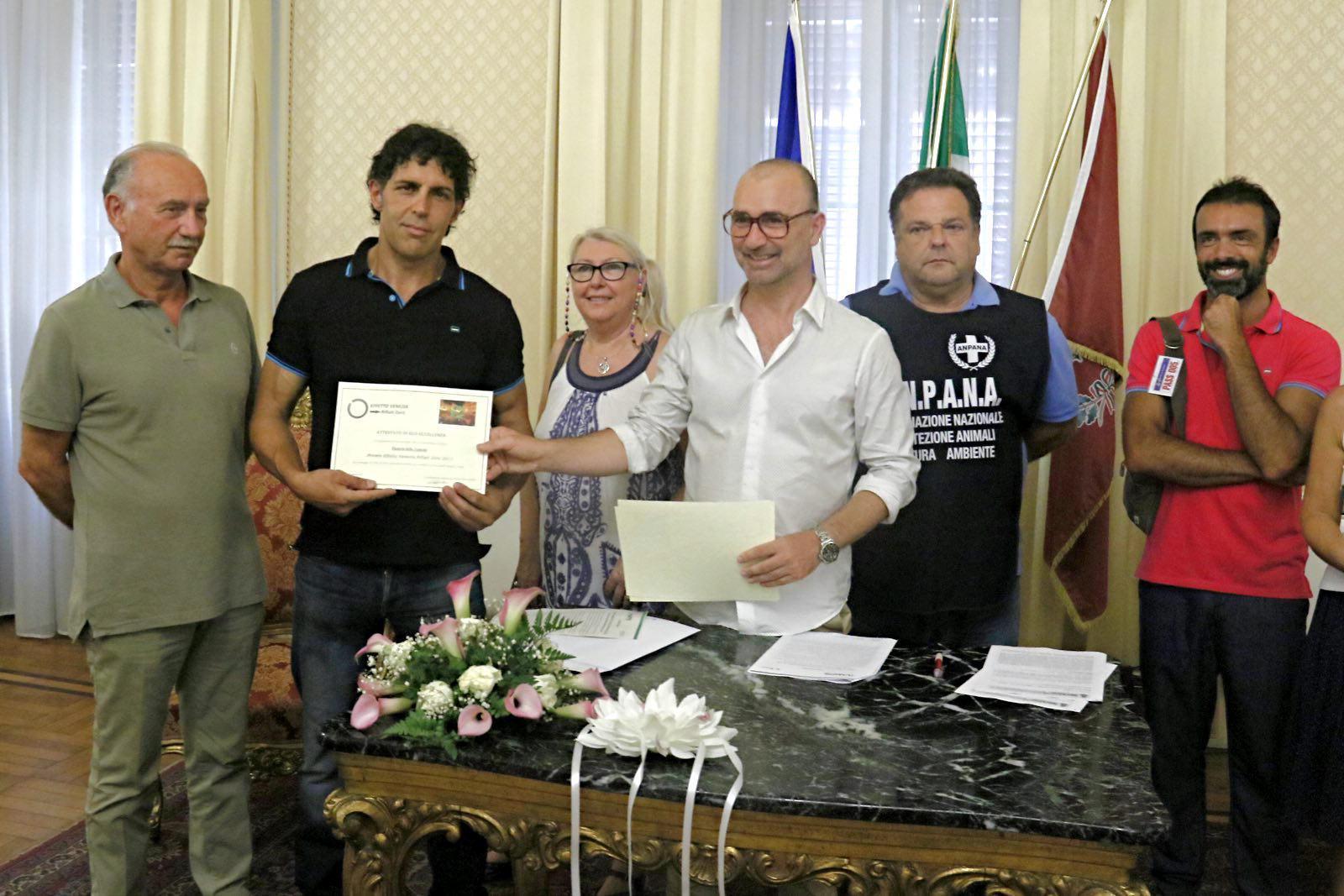 La premiazione in Comune con i titolari delle tre attività della Venezia (Marzi/Pentafoto)