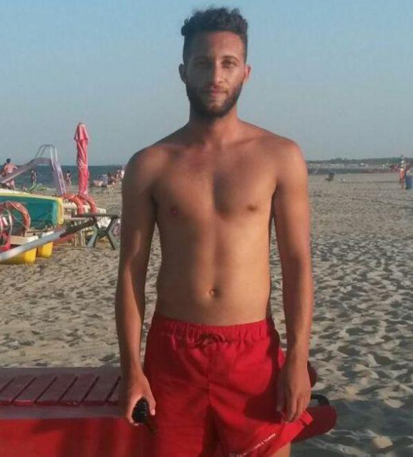 Malore in acqua. Bagnino salva turista ad Estensi 