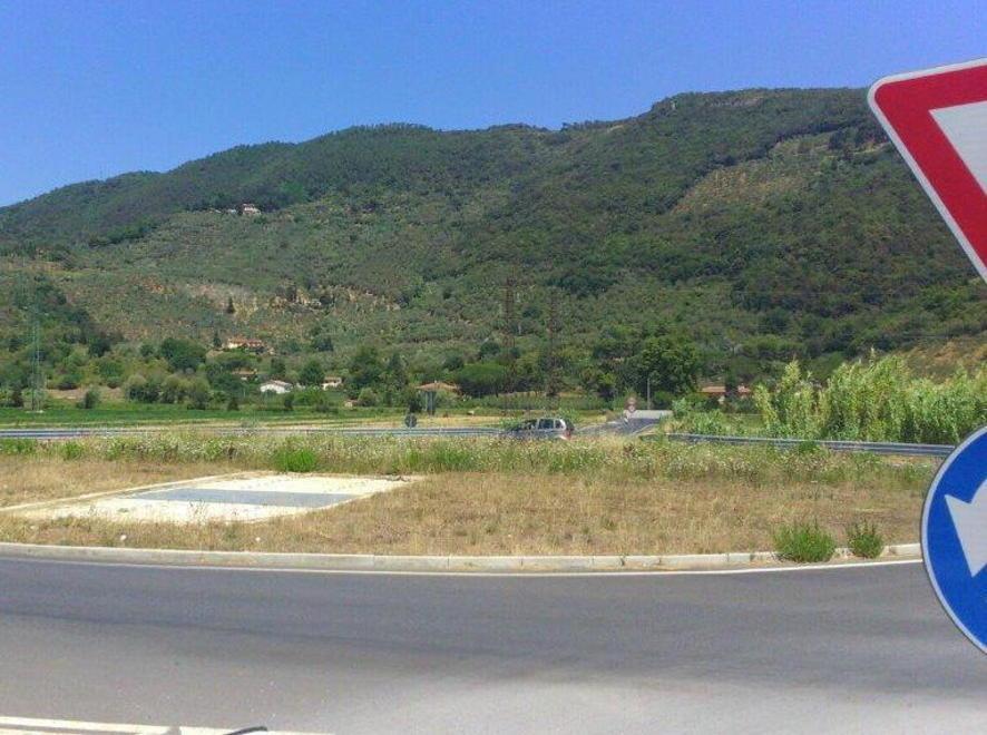 Bloccata alla rotatoria: c’è un nuovo caso 