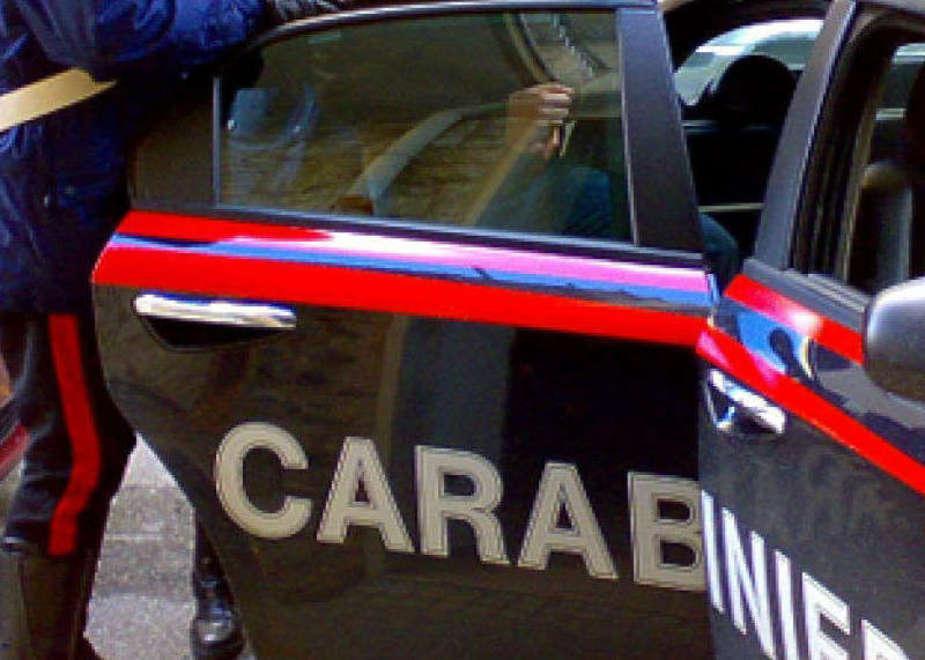 Picchiano barista e scappano 