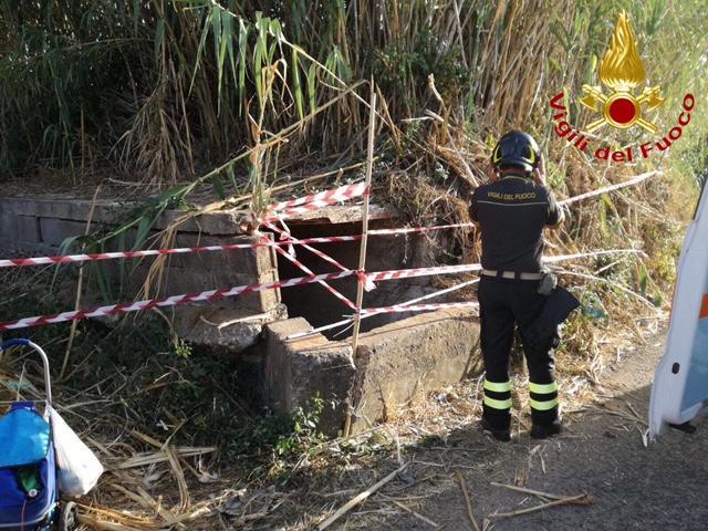 Barisardo, si poggia sul parapetto e finisce in un canale: salvata 81enne 