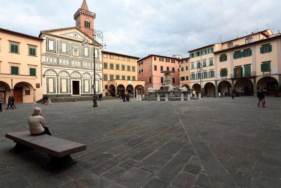 L’antiquariato in piazza una volta al mese