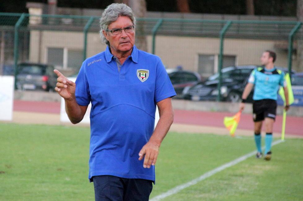 Prove di 4-3-3 per mister Bresciani 