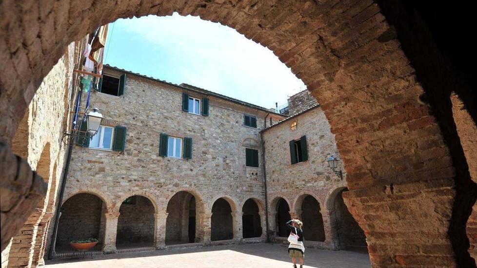 Prodotti tipici e buona musica nel chiostro