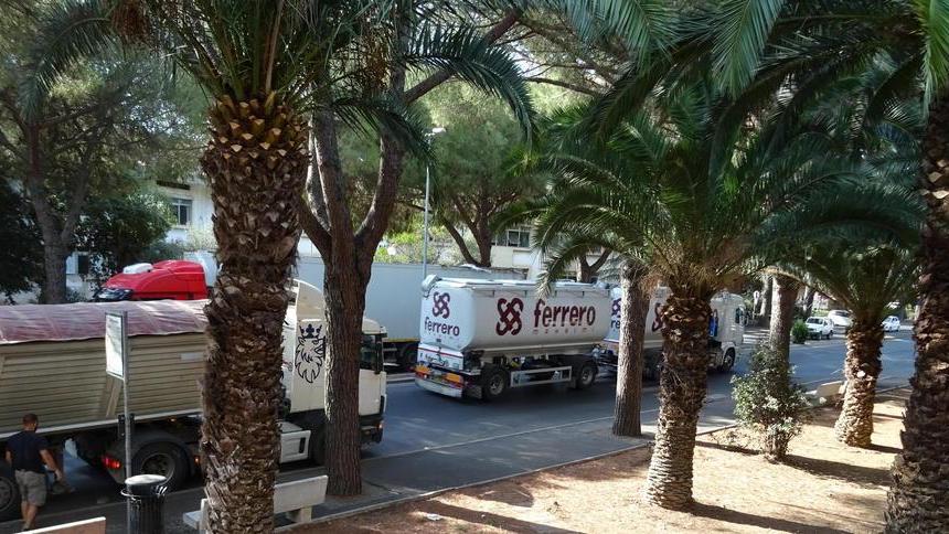 I camionisti firmano la petizione antitraffico