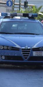 Con l’auto rubata a Montignoso sperona una volante della polizia