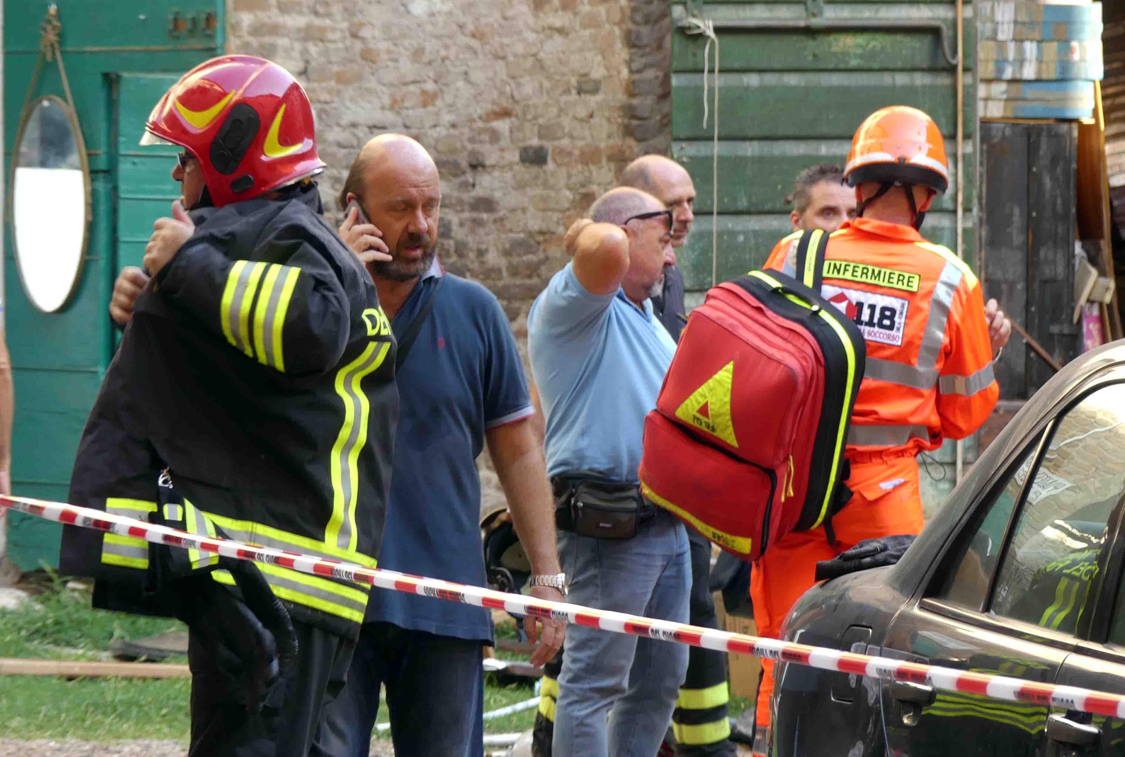 Ferrara. Uccide moglie e figlio, dà fuoco alla casa e si toglie la vita in strada 