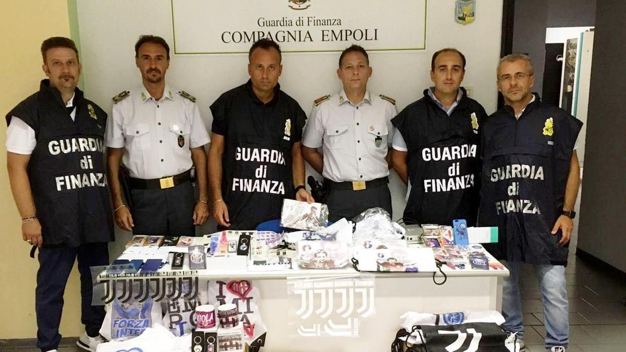 La merce sequestrata dalle fiamme gialle
