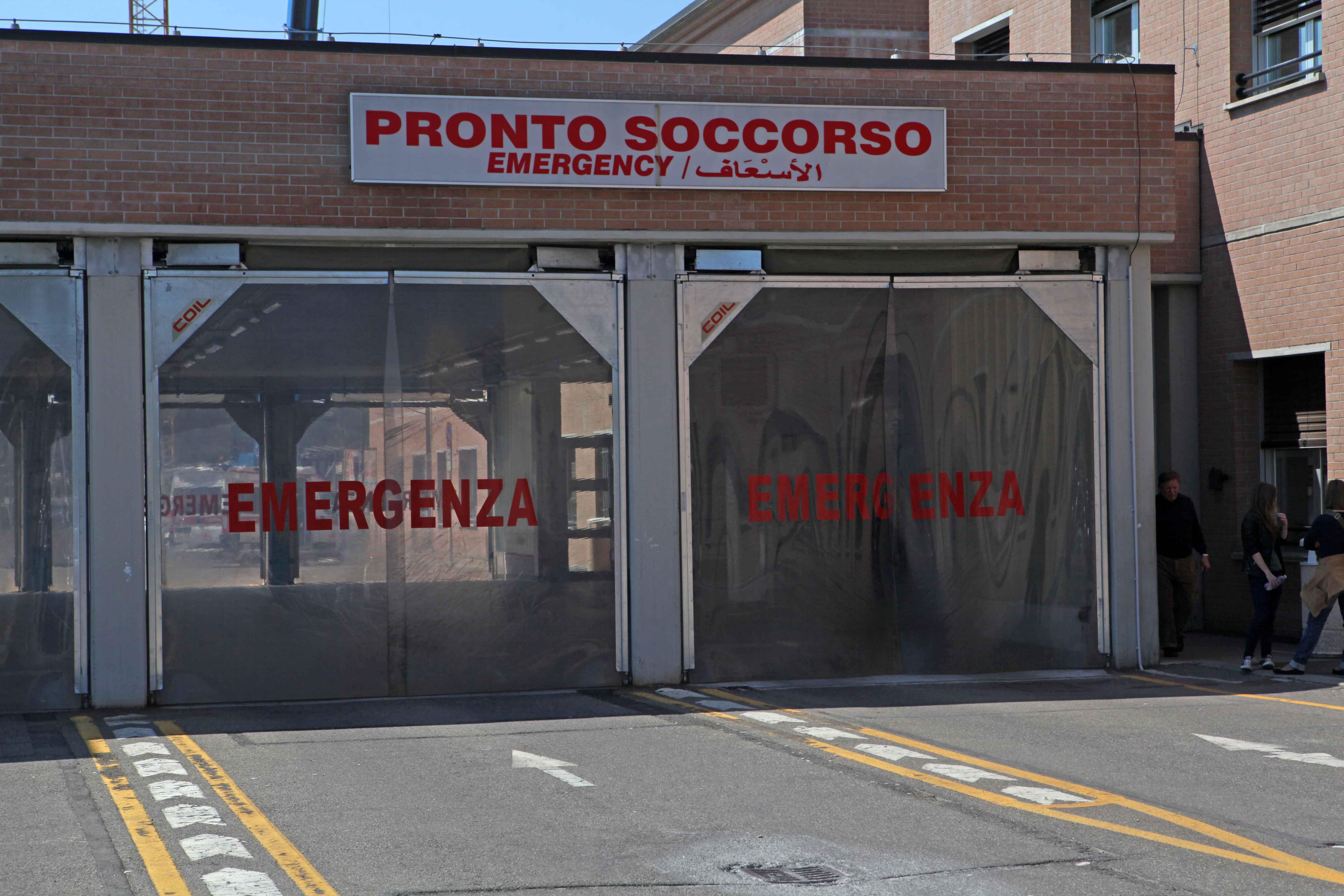 Reggio Emilia, anziana ferita salvata da un corriere 