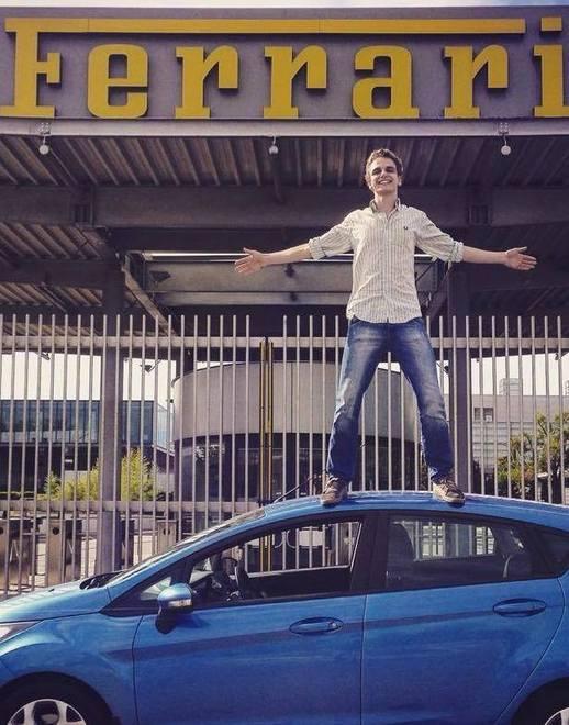 A 20 anni realizza il sogno È il più giovane in Ferrari 