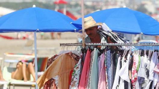 Sequestrate centinaia di capi contraffatti