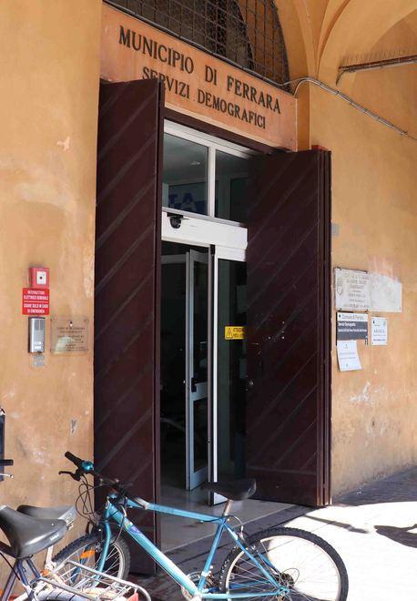 all’anagrafe di via Beretta 