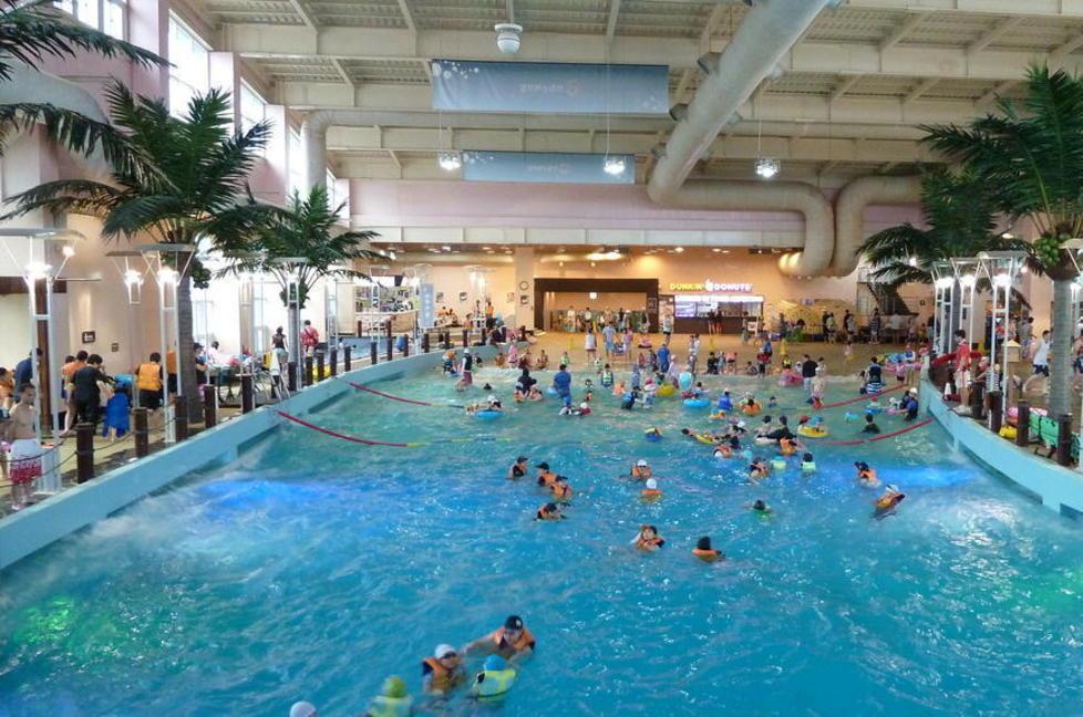 Surf in piscina a Lido per allenarsi alle onde 