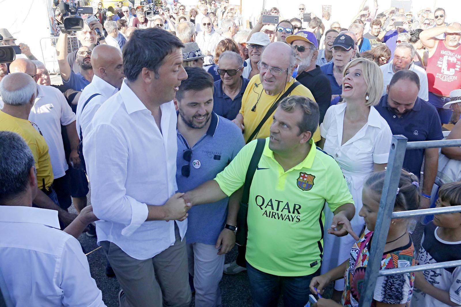 L'arrivo di Matteo Renzi alla Festa dell'Unità di Livorno (Marzi Pentafoto)