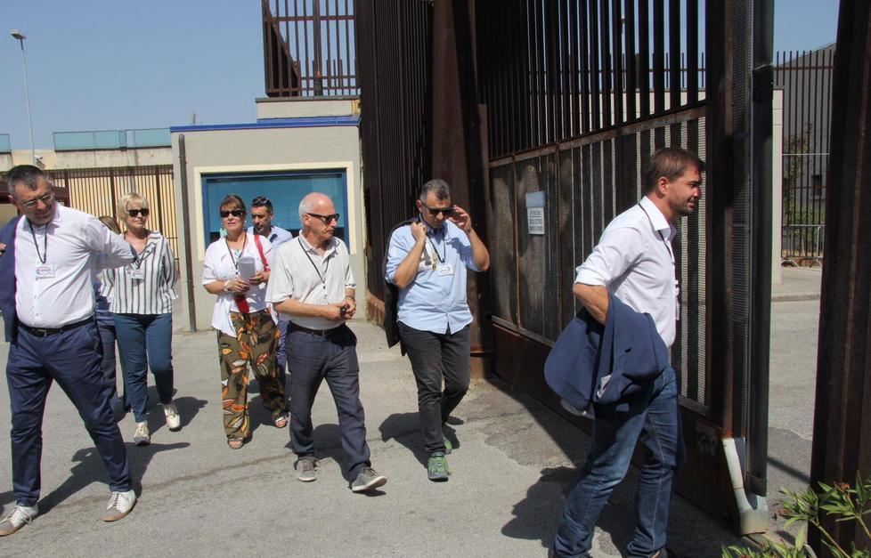 Troppi detenuti, pochi agenti e traduttori 