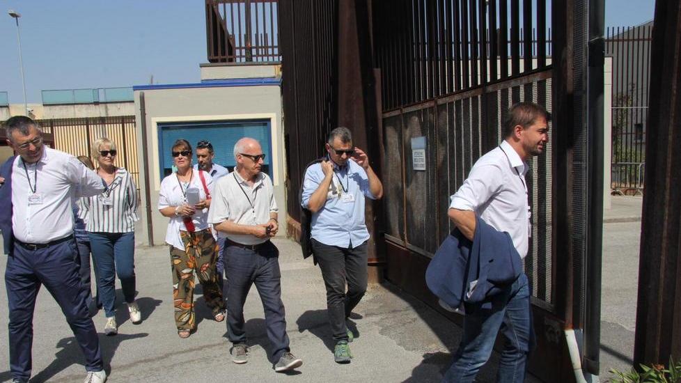 Troppi detenuti, pochi agenti e traduttori