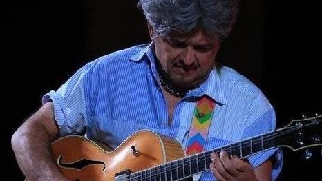 Chitarra e piano in piazzetta dei Fornelli