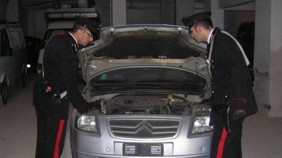 Piazza un gps sotto l’auto della ex scatta la misura cautelare del gip