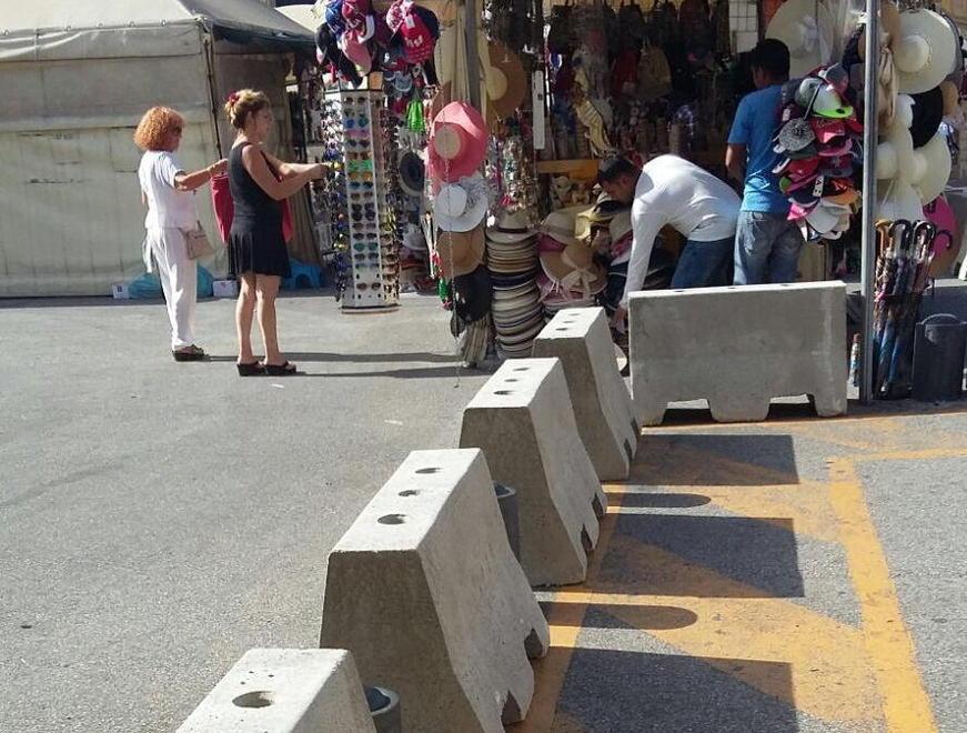 «Circondati dalle barriere di cemento» 