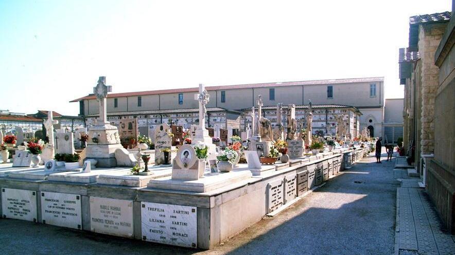 «Fermate i furti al cimitero»