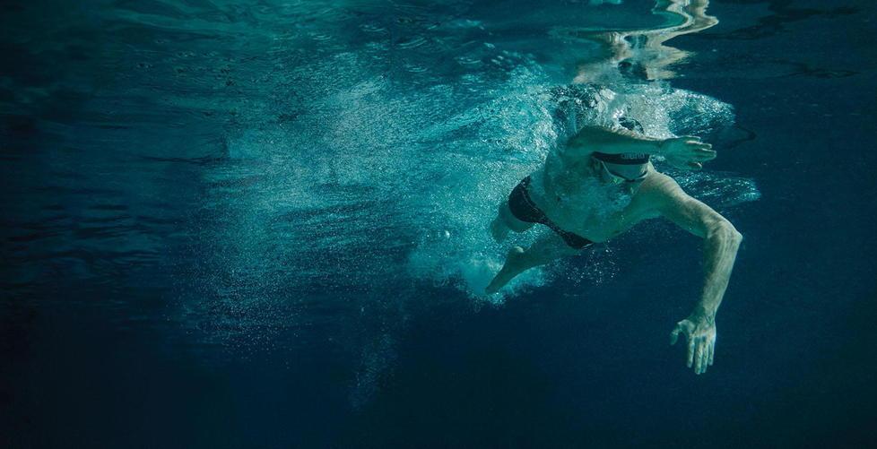 Greg si tuffa nel Canale «I sogni sono importanti» 