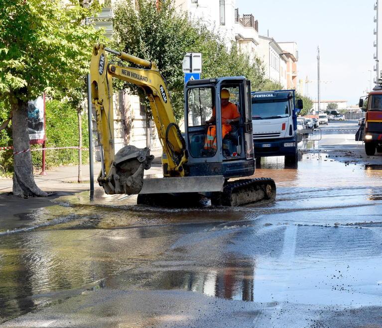 Tre giorni senz’acqua Il Fiora: «È per la siccità» 