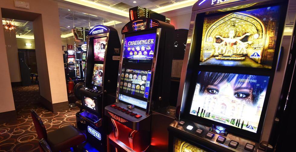 Guerra alle slot nuovi orari e multe 