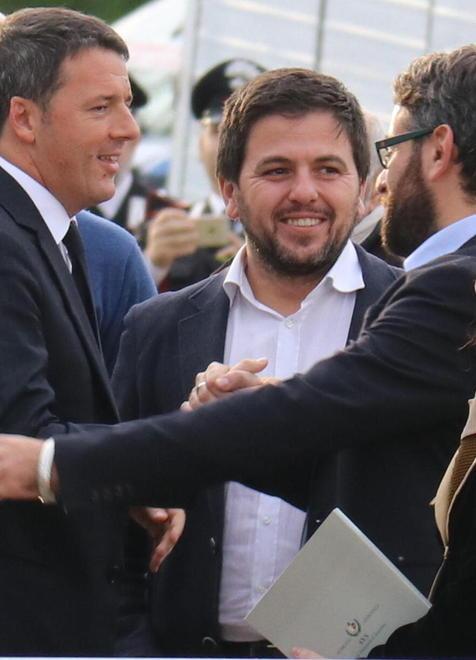 Renzi oggi a Livorno visita alla Festa e al partito litigioso 