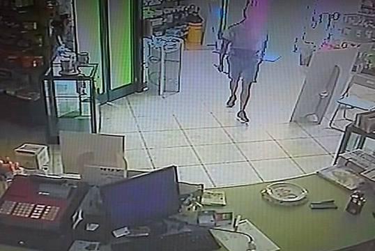 San Possidonio: assalto in farmacia Tre banditi rubano soldi e Cialis 