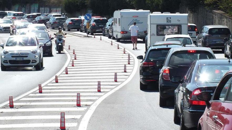Migliaia di auto bloccano Piombino