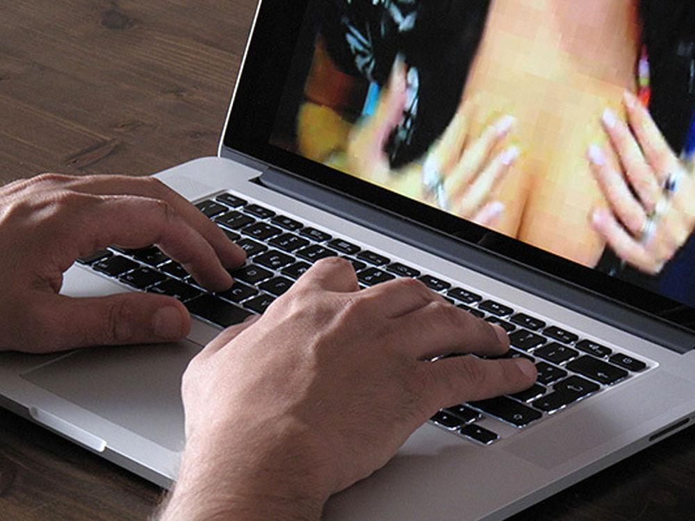 Operaio risponde all'annuncio hard e viene ricattato