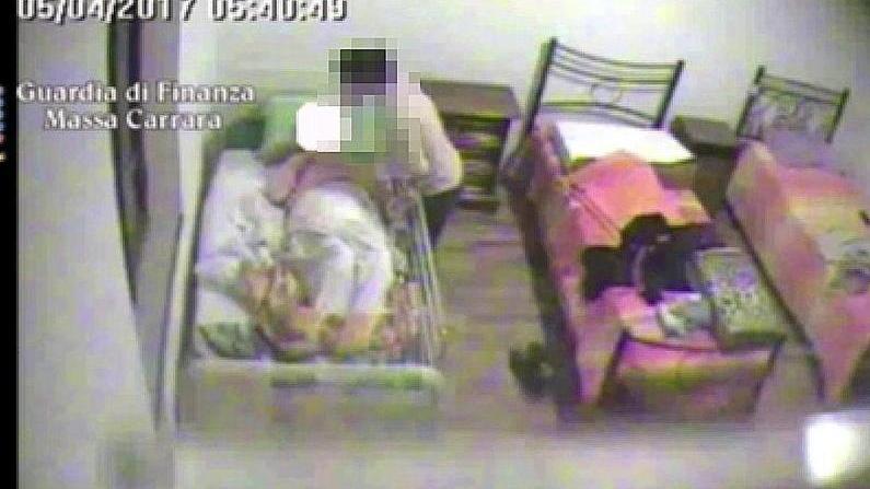 Nell'ospizio degli orrori, le intercettazioni: «Zitta, ora ti lego alla sedia»
