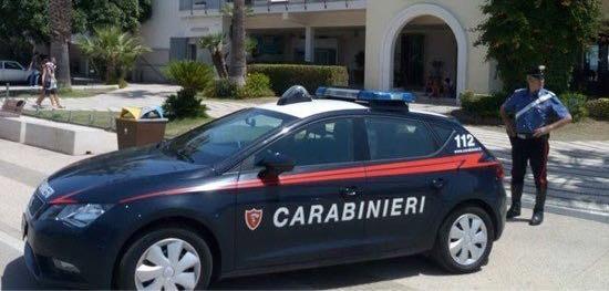 Una pattuaglia dei carabinieri al Poetto