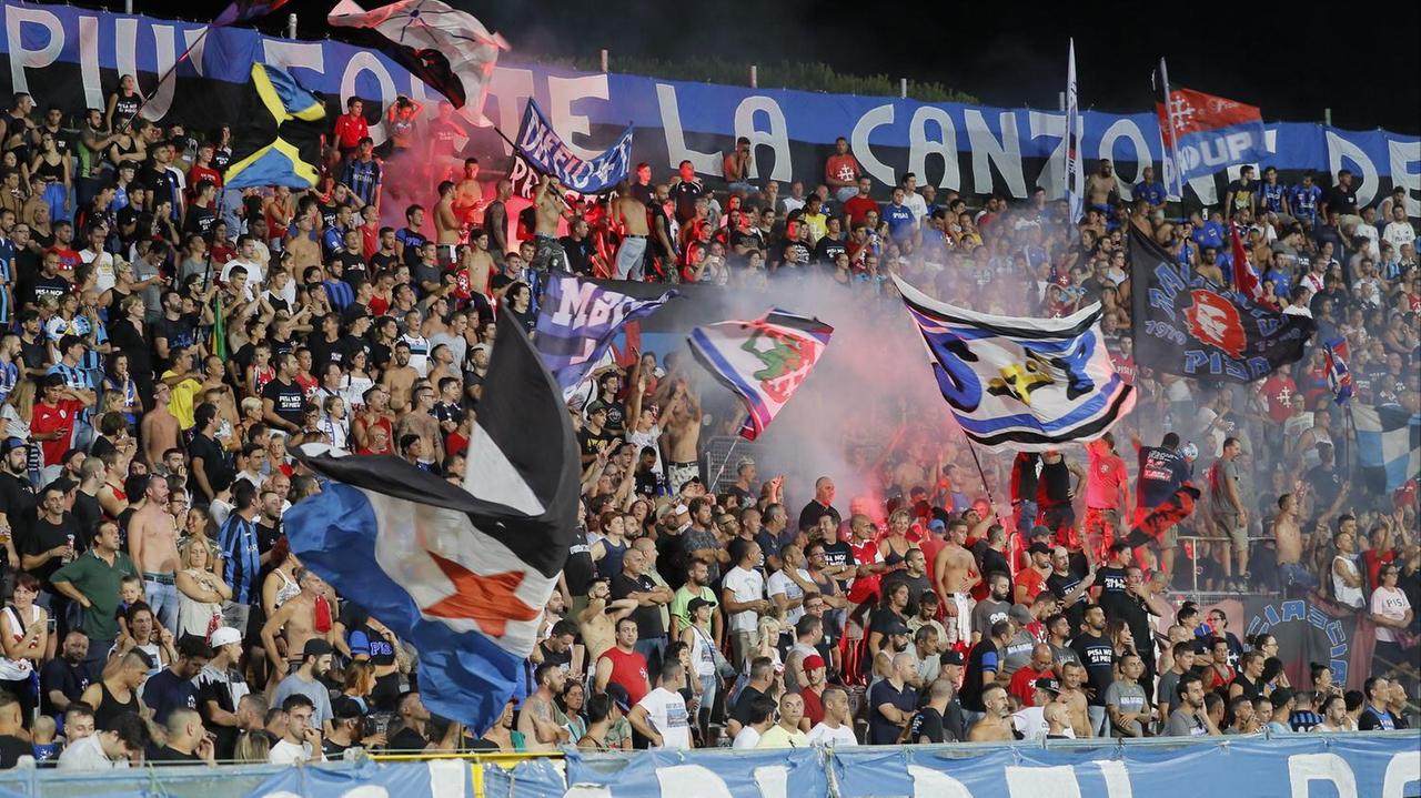 I tifosi sugli spalti durante la gara col Frosinone (Muzzi)