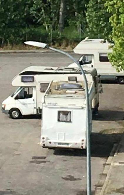 Allontanati quattro camper di nomadi