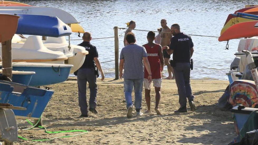Rissa con pugni in spiaggia
