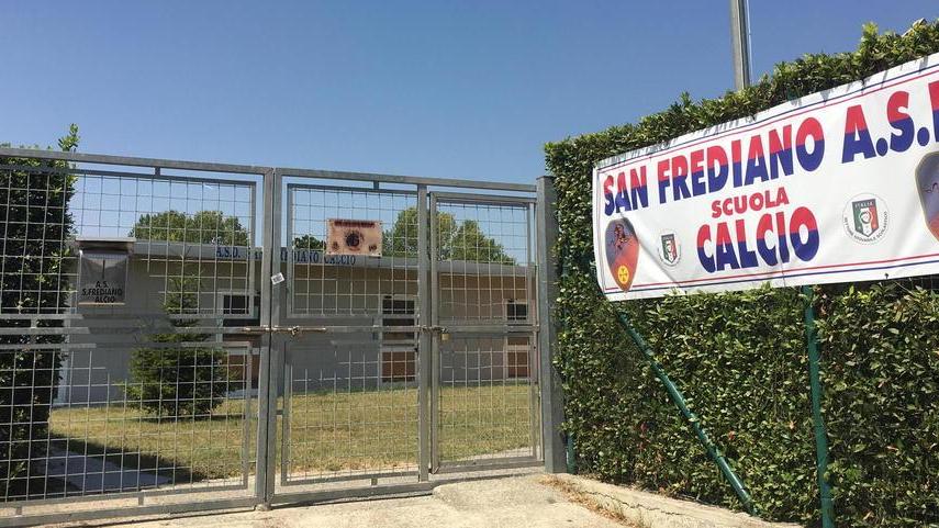 Il Comune: stop all’attività al campo sportivo “Parra”