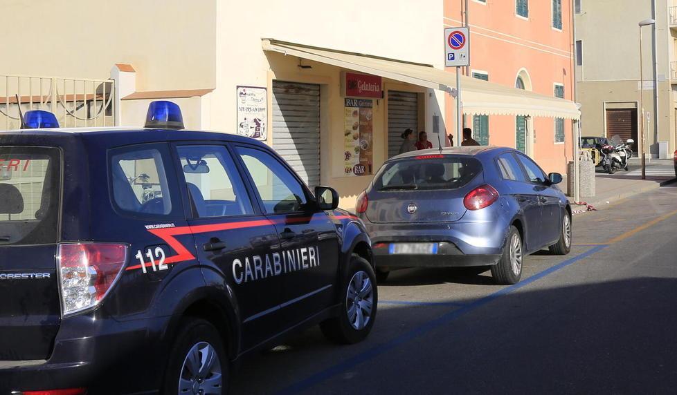 Barista picchiato nel suo locale 