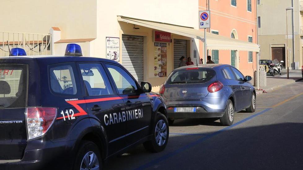 Barista picchiato nel suo locale