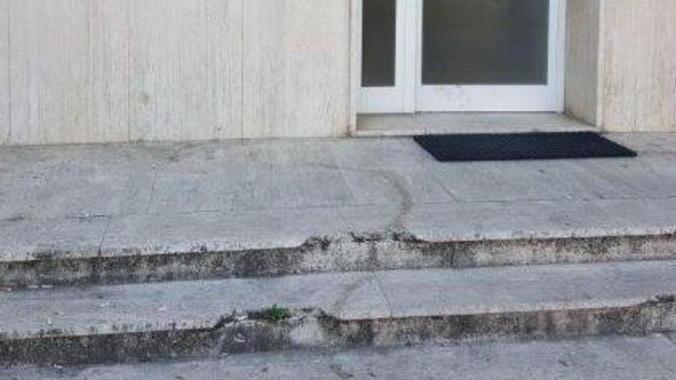 Insicuro l’ingresso alla sede Arpat