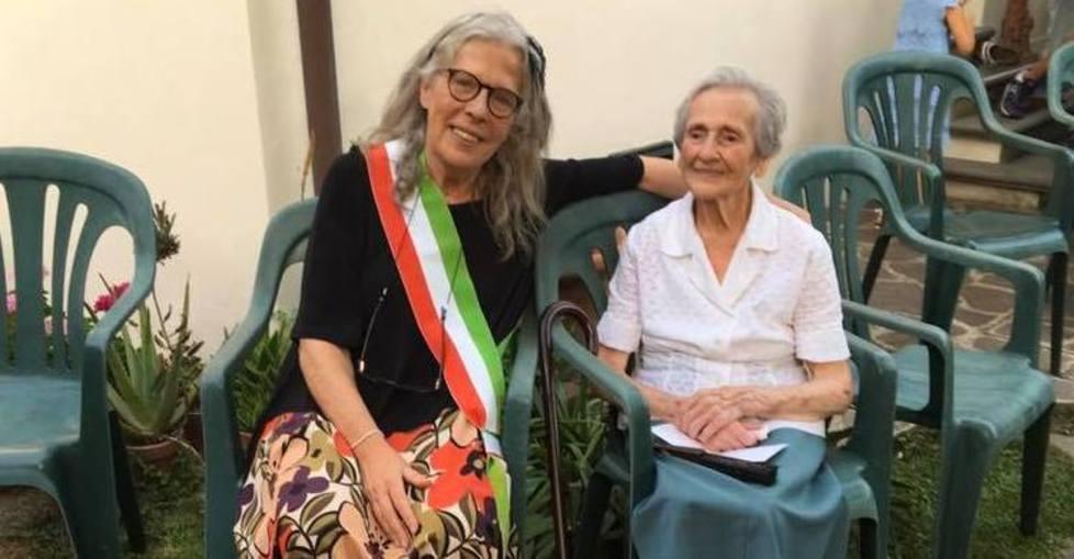 Festa per nonna Maria che ha spento 100 candeline