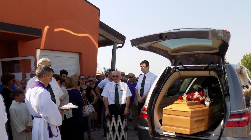 Folla per l’ultimo saluto a “Sapo” 
