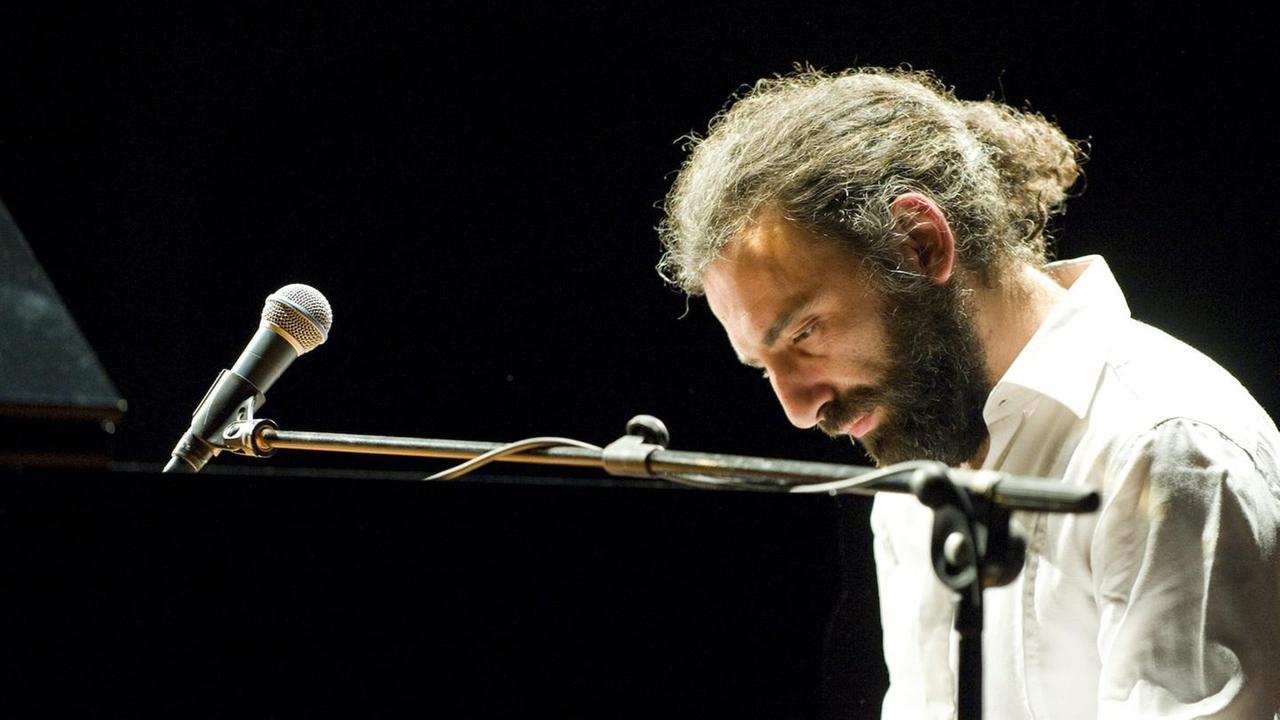 Bollani suona Napoli tra jazz e gag