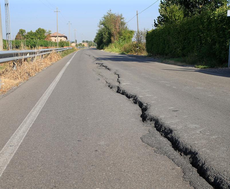 Albareto nella morsa di traffico e buche