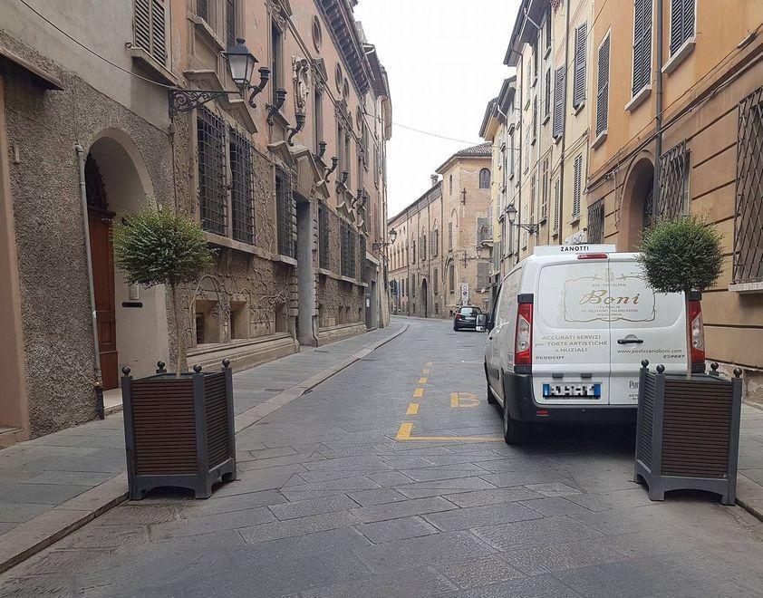 Slalom in via Roma Il Comune disegna 14 nuovi posti auto 