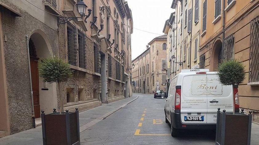Slalom in via Roma Il Comune disegna 14 nuovi posti auto