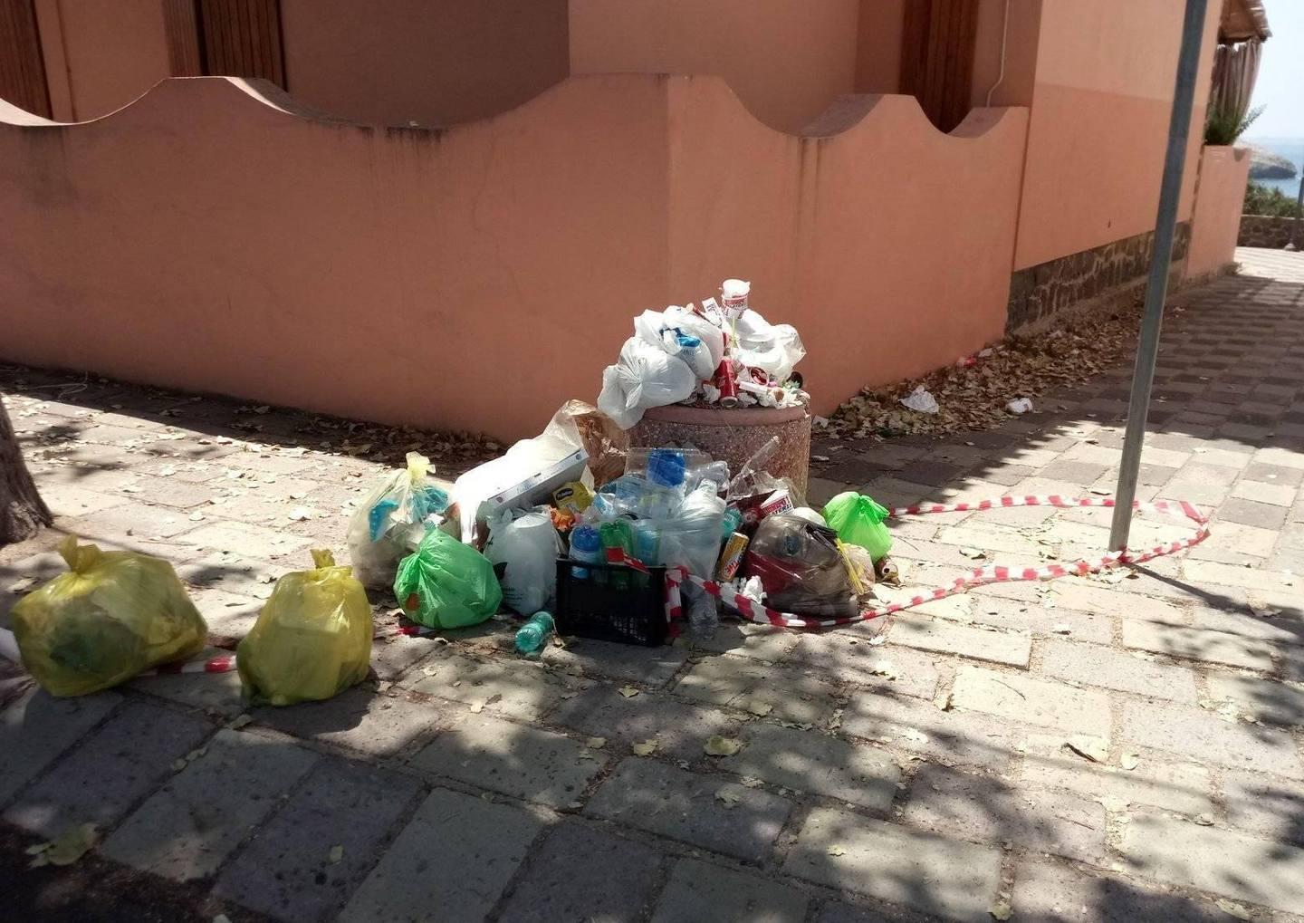 Rifiuti e inciviltà a S’Archittu 