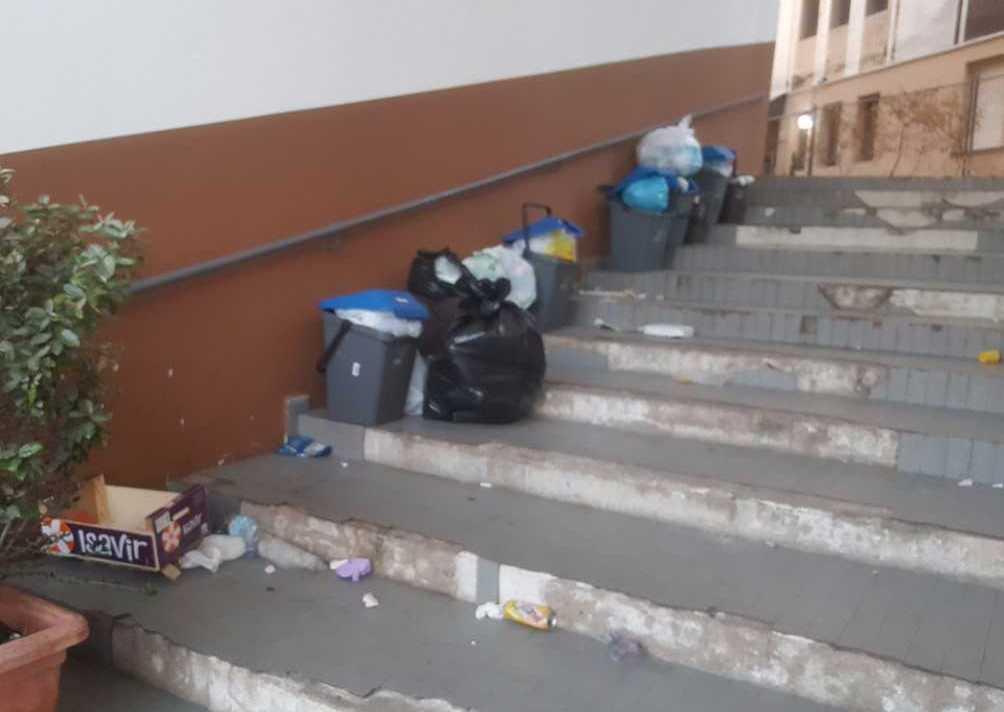 Intorno al “Palazzaccio” c’è una discarica 